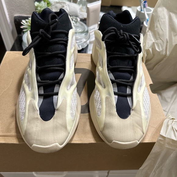 Yeezy Azael OG 700 2019 Release - Picture 5 of 6